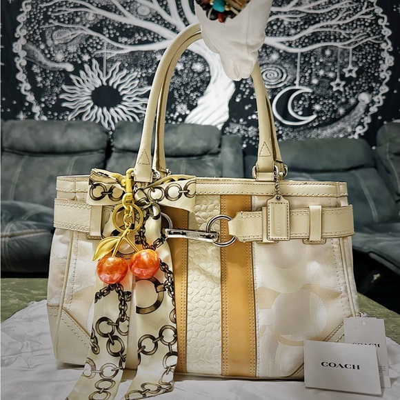 Vintage style Coach soho shoulder Bag Cream and Tan tote Women's Bag - Picture 5 of 15